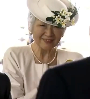 Empress Michiko, December 4, 2013 | The Royal Hats Blog