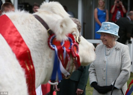 Queen Elizabeth, August 4, 2014 in Rachel Trevor Morgan | Royal Hats