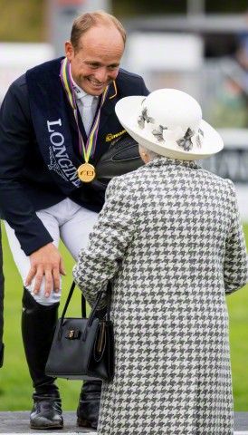 Queen Elizabeth, September 13, 2015 in Rachel Trevor Morgan | Royal Hats