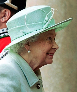 Queen Elizabeth, June 27, 2016 in Rachel Trevor Morgan | Royal Hats