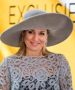 April 7, 2017 in Fabienne Delvigne | Royal Hats