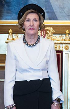 Oct 9, 2017 | Royal Hats