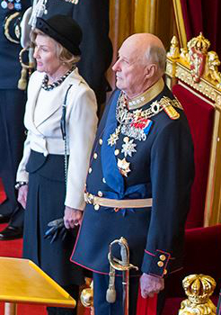 Oct 9, 2017 | Royal Hats