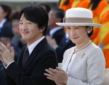 Oct 10, 2017 | Royal Hats