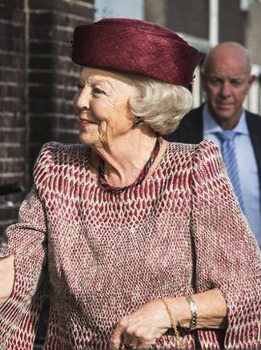 Oct 12, 2017 | Royal Hats