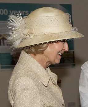 Oct 12, 2017 | Royal Hats