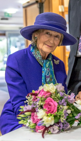 Oct 25, 2017 | Royal Hats