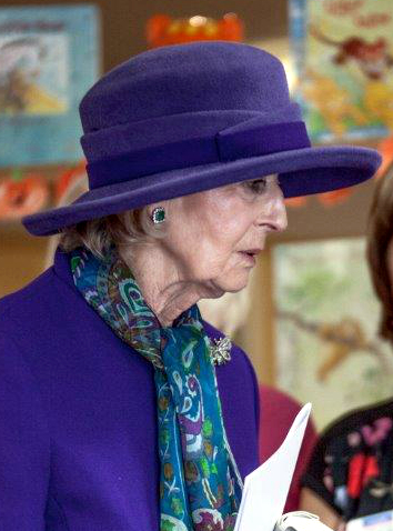 Oct 25, 2017 | Royal Hats