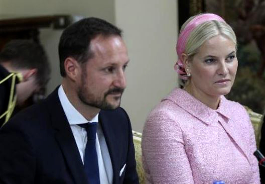 Nov 7, 2017 | Royal Hats