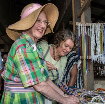 Nov 26, 2017 | Royal Hats