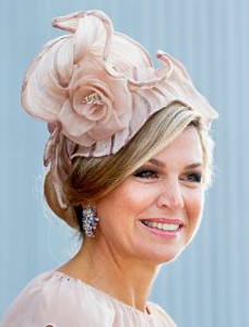 Oct 12, 2017 in Fabienne Delvigne | Royal Hats