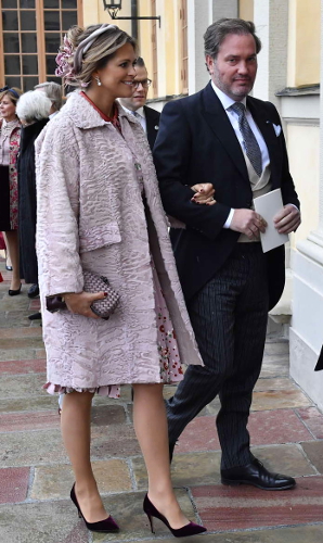 Dec 1, 2017 in Philip Treacy | Royal Hats