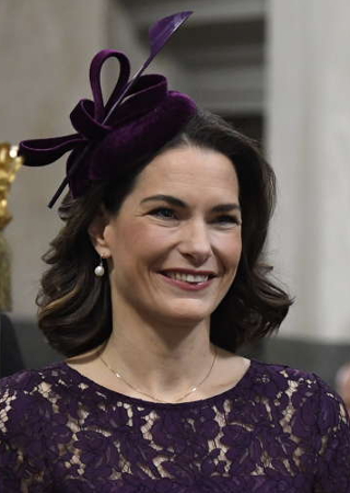 Dec 1, 2017 | Royal Hats