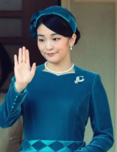 Dec 23, 2017 | Royal Hats