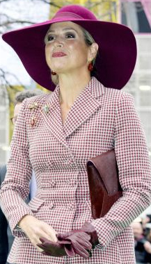 Jan 12, 2018 in Fabienne Delvigne | Royal Hats