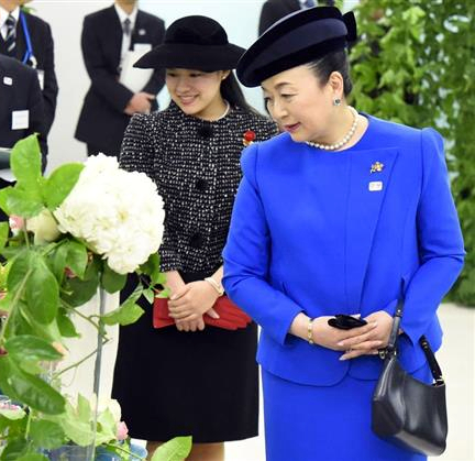 Feb 2, 2018 | Royal Hats