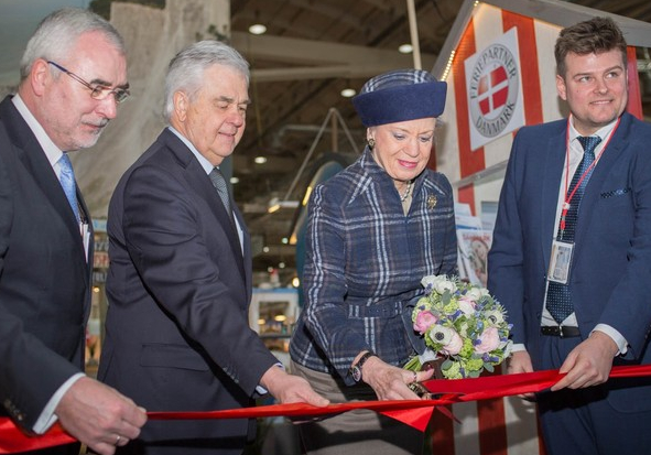 Feb 7, 2018 | Royal Hats