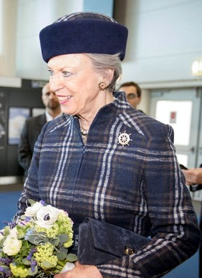 Feb 7, 2018 | Royal Hats