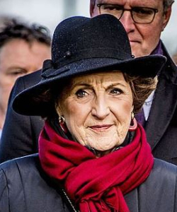 Feb 1, 2018 | Royal Hats