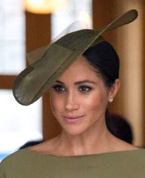 July 9, 2018 in Stephen Jones | Royal Hats