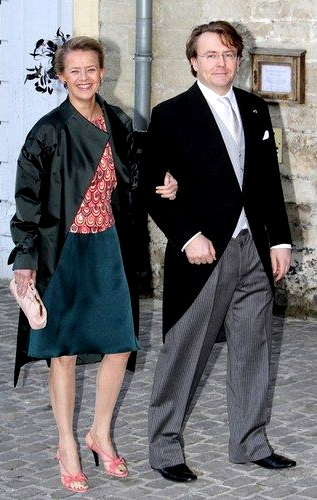 Nov 20, 2010 | Royal Hats