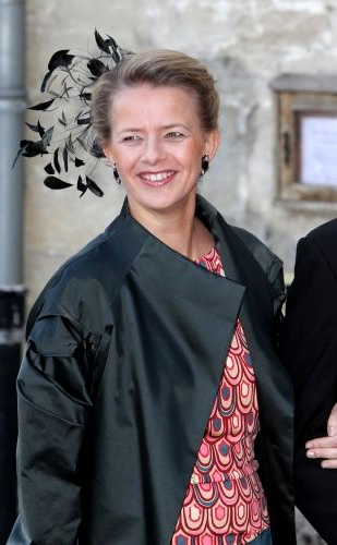 Nov 20, 2010 | Royal Hats