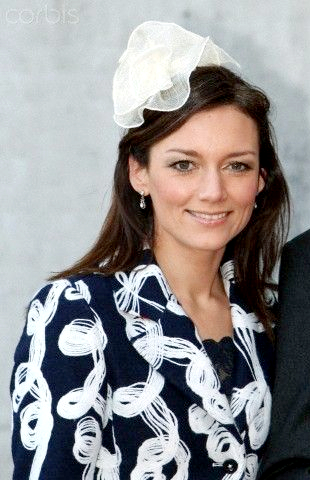 Nov 20, 2010 | Royal Hats